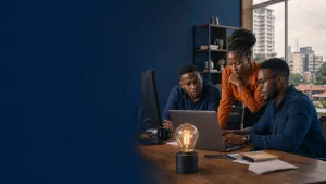 Équipe de l’agence digitale Didacweb avec symbole d’innovation